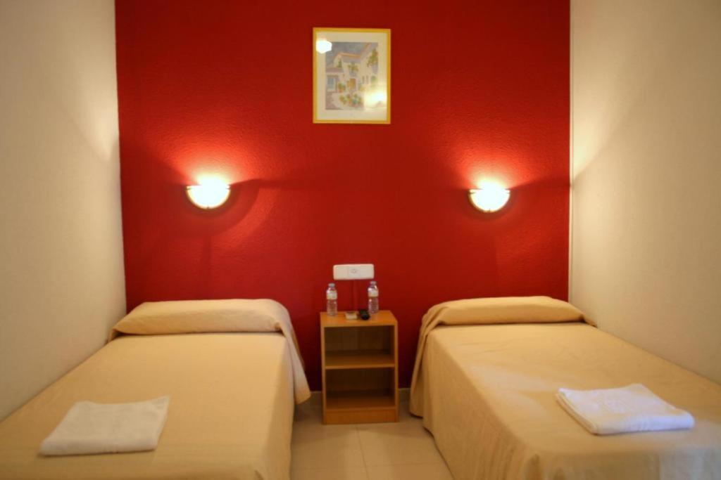 Hotel Sant Jordi Segur de Calafell Extérieur photo