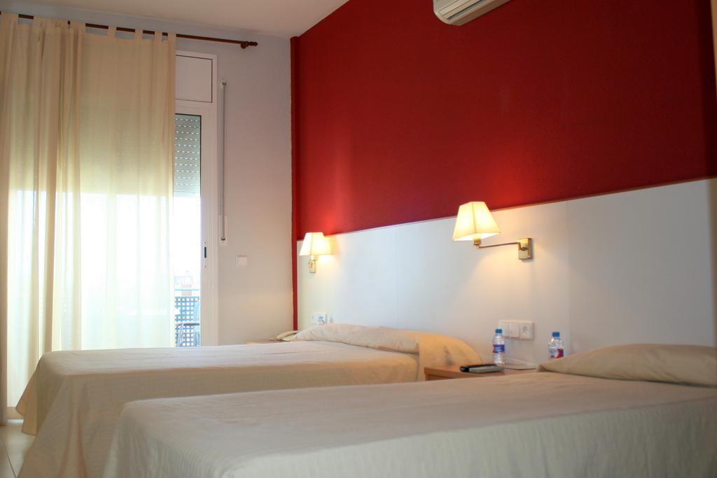 Hotel Sant Jordi Segur de Calafell Extérieur photo